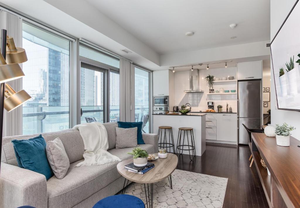 Condo Downtown, CN Tower, Financial District, Toronto (updated prices 2024)