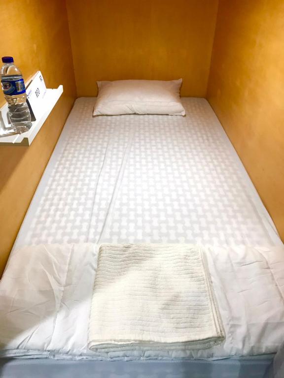 Postel nebo postele na pokoji v ubytování Bu Sepuh GuestHouse