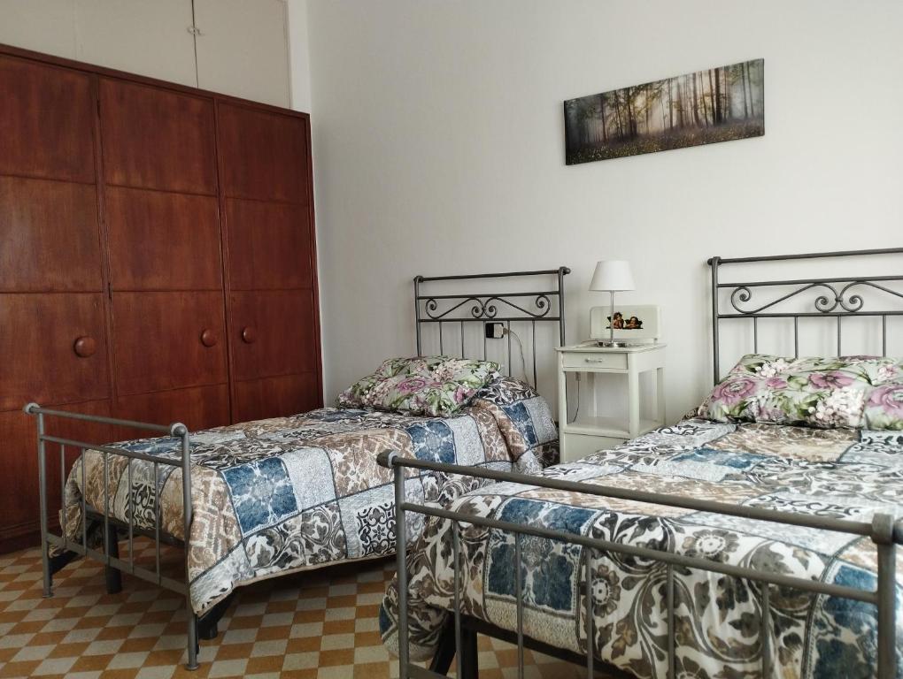 a bedroom with two beds and a dresser at Casa Orisca in Lesa