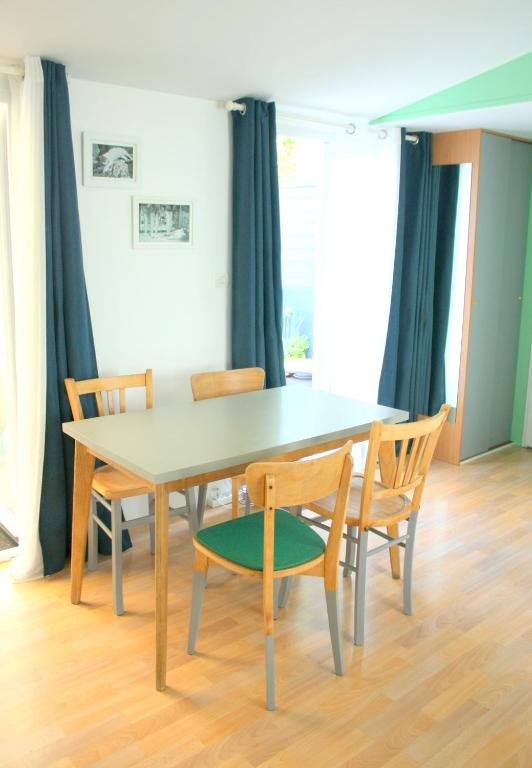 Fotografia z galérie ubytovania Charmant bungalow en camping 5* avec piscine v destinácii Erdeven