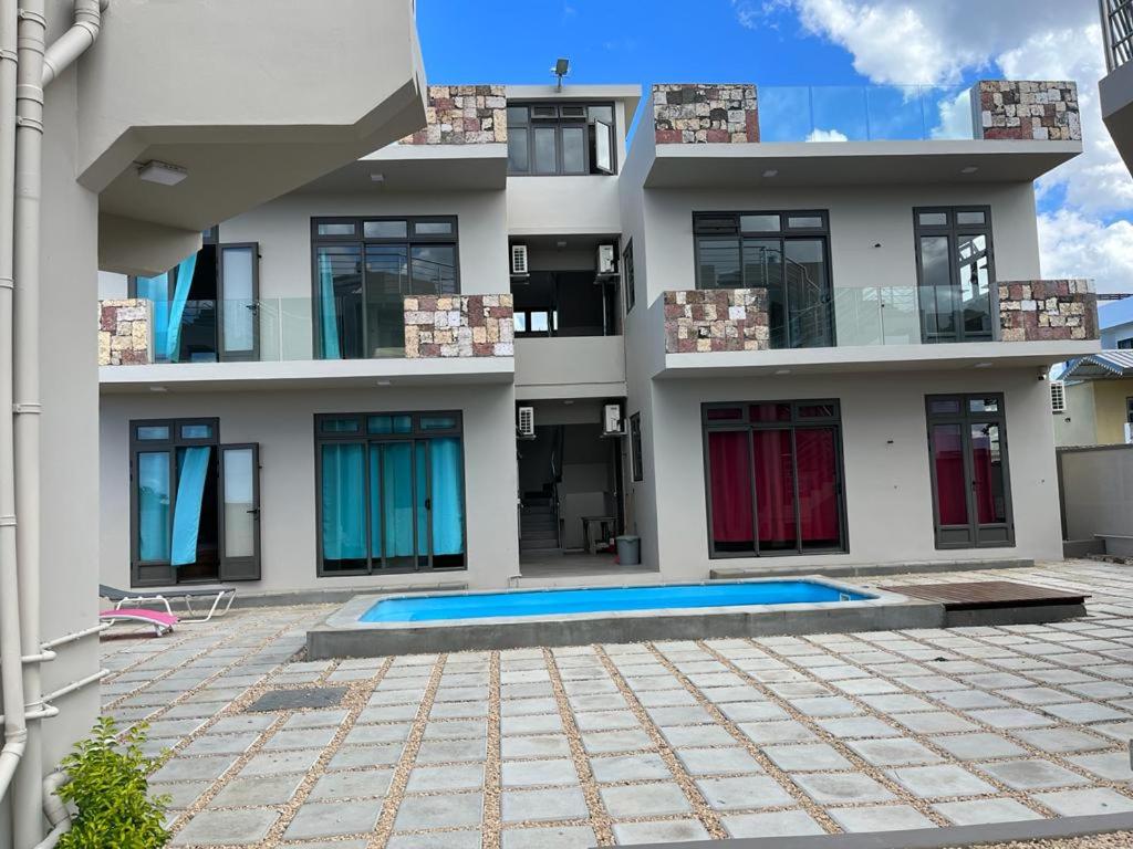 Το κτήριο όπου στεγάζεται  το διαμέρισμα