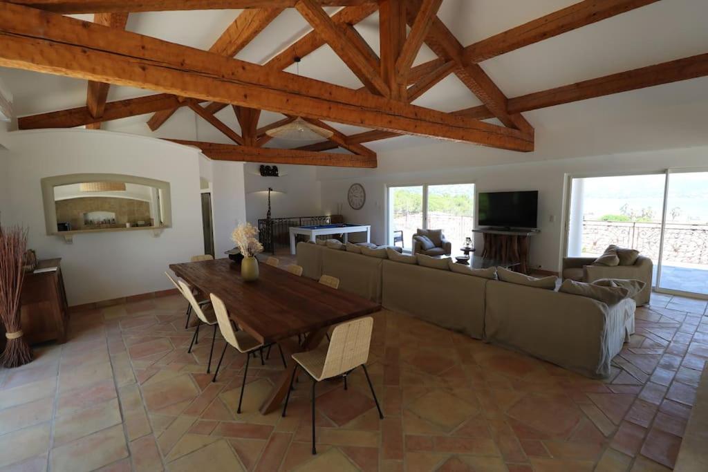 Kuchyňa alebo kuchynka v ubytovaní villa saint paul