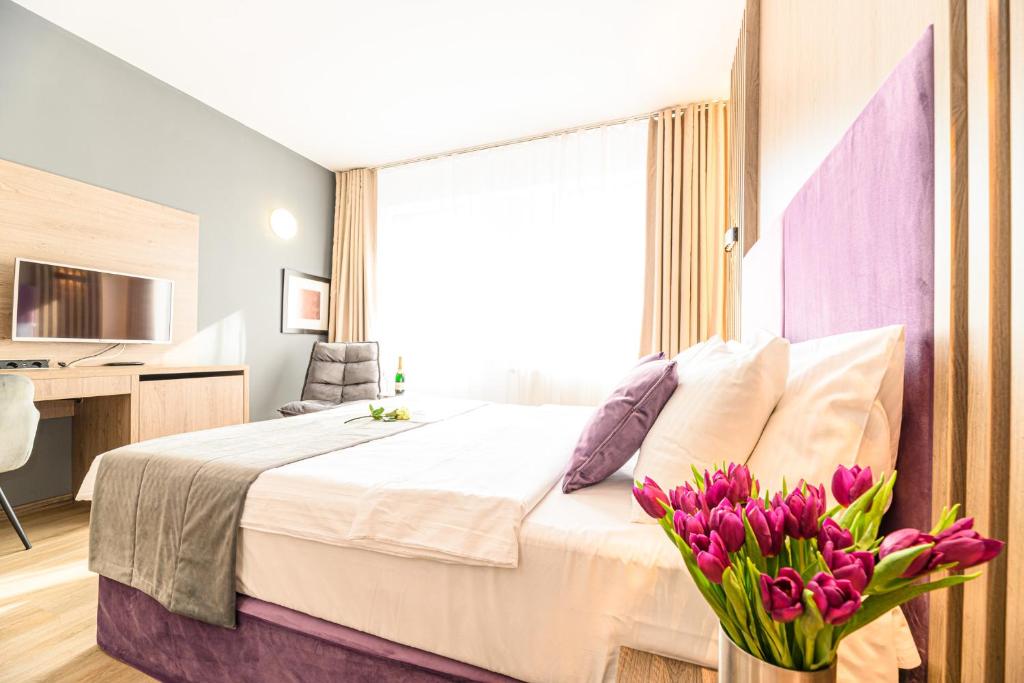 Unique Boutique - Resim 39