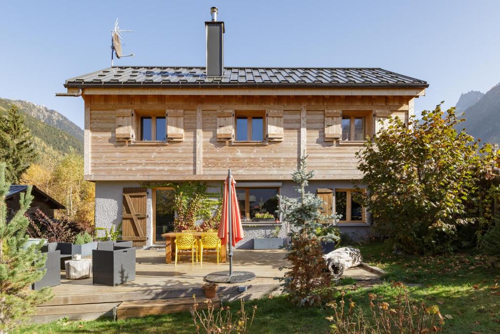 Une connexion Wi-Fi est disponible gratuitement. dans l'établissement Chalet Benoit - Modern Chalet 8 Pax Free Parking Mountain View - By Cozee Rentals, à Chamonix-Mont-Blanc