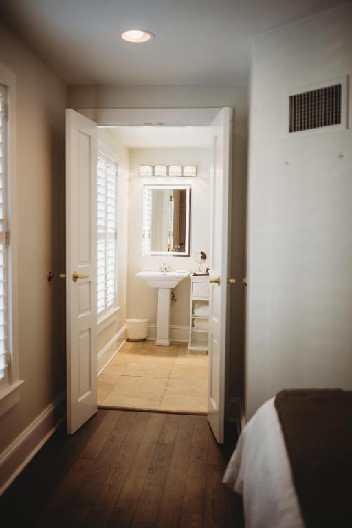 The Jefferson Inn - Habitación De La Reina