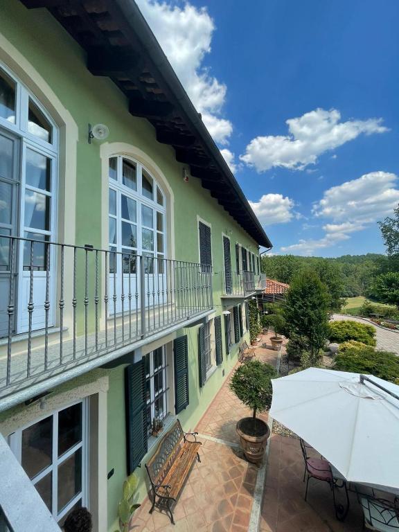 A balcony or terrace at B&B La Bianchina