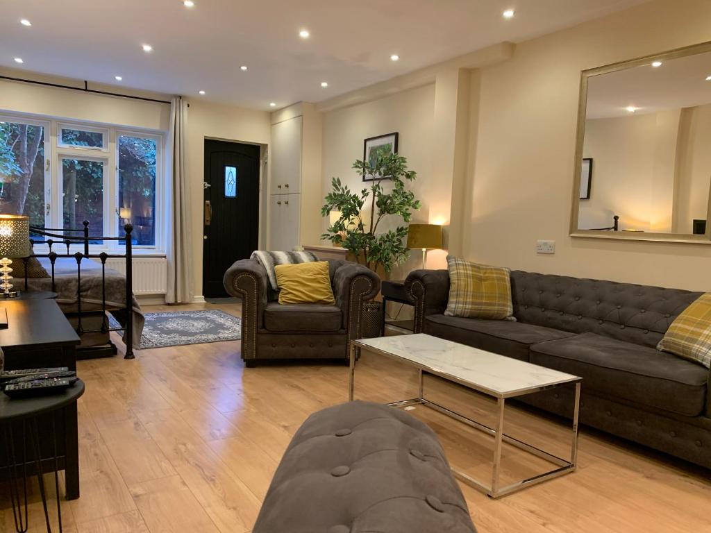 a living room with a couch and a table at Notting Hill 3BR Townhouse with ensuite bathrooms - Ideal for families in London