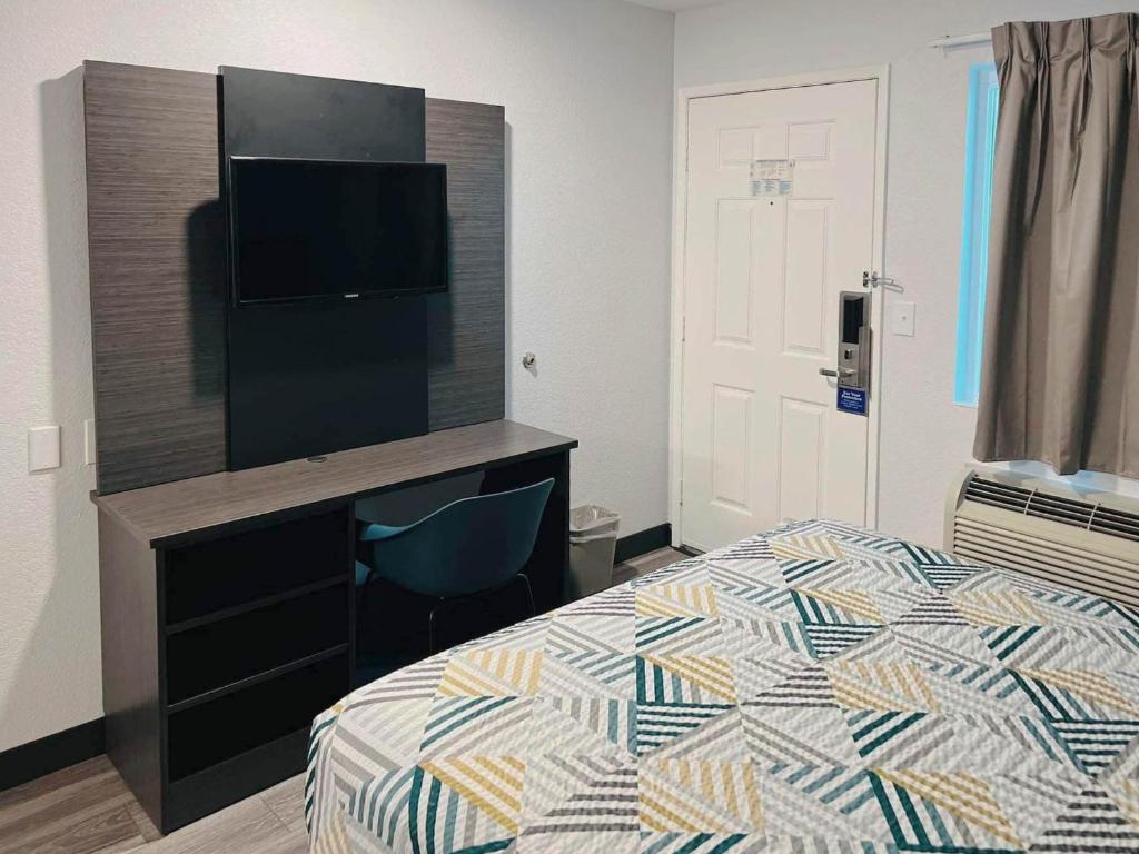 Motel 6-Marina, CA - Monterey - 