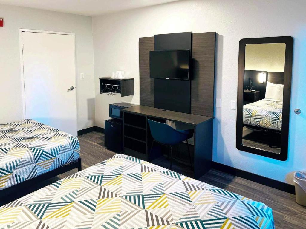 Motel 6-Marina, CA - Monterey - 