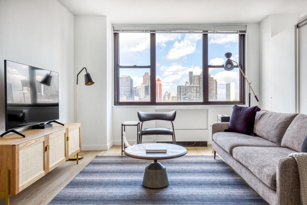 Apartment Kips Bay 1BR w Gym Doorman Parking Garage NYC592, New York