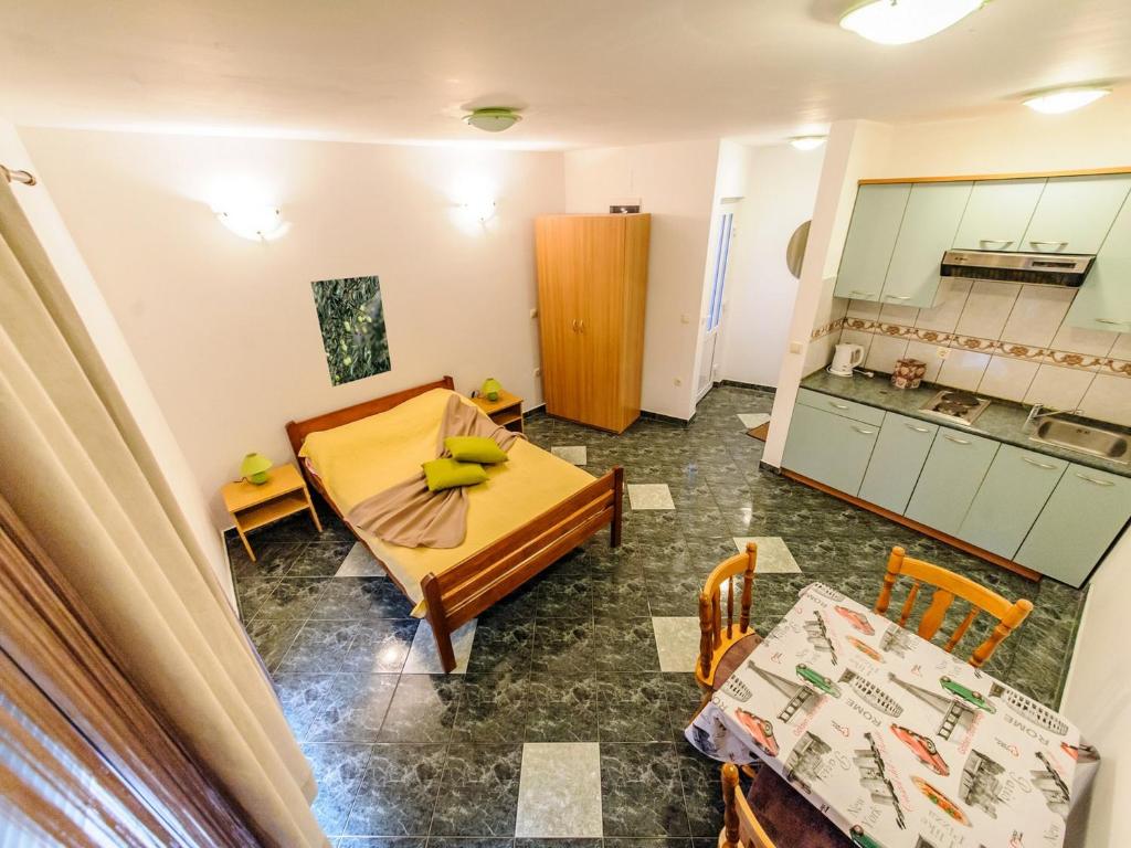 a living room with a table and a kitchen at Apartments & rooms Lucie in Posedarje
