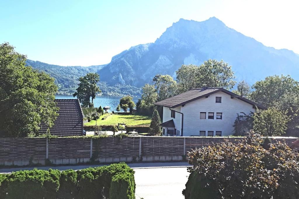 a white house with a mountain in the background at Apartment Carmen in Nachdemsee