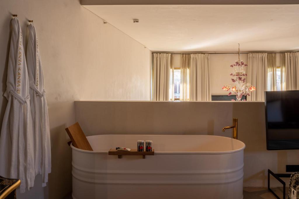 
Special Junior Suite with Grand Canal and Rialto Bridge View
