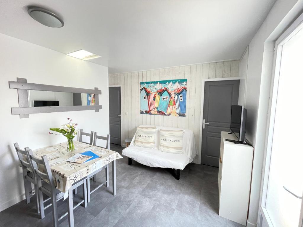 Kuchyň nebo kuchyňský kout v ubytování le clos du phare bleu