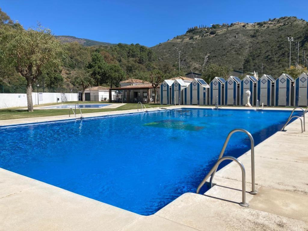 Basen w obiekcie Casa temática Andaluza con vistas al valle - El Mirador de Benahavis lub w pobliżu