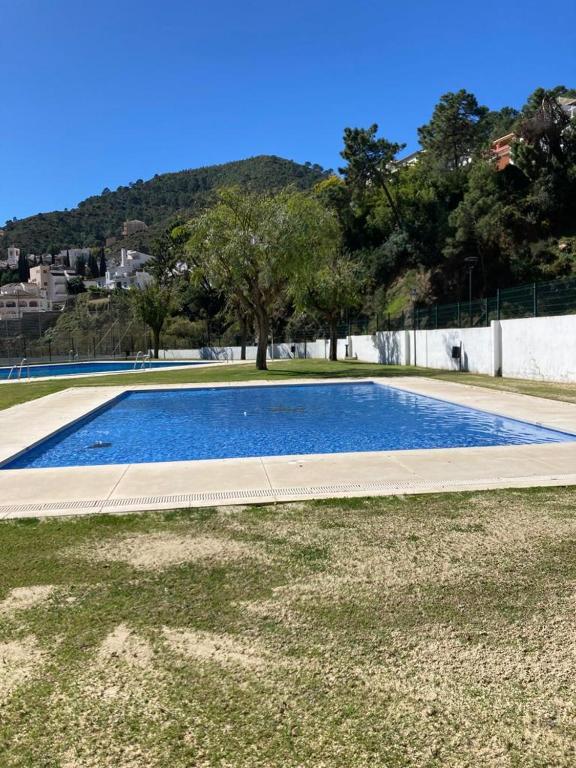 Basen w obiekcie Casa temática Andaluza con vistas al valle - El Mirador de Benahavis lub w pobliżu