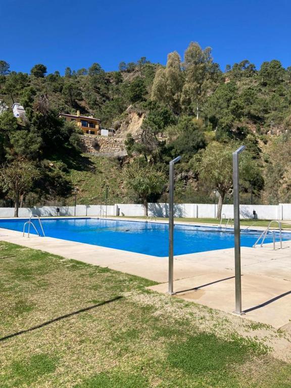 Basen w obiekcie Casa temática Andaluza con vistas al valle - El Mirador de Benahavis lub w pobliżu