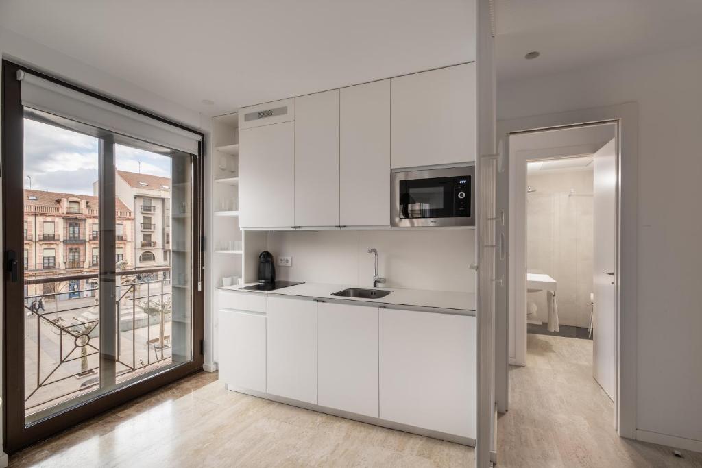 Kuchyň nebo kuchyňský kout v ubytování Apartamentos Suite The Way