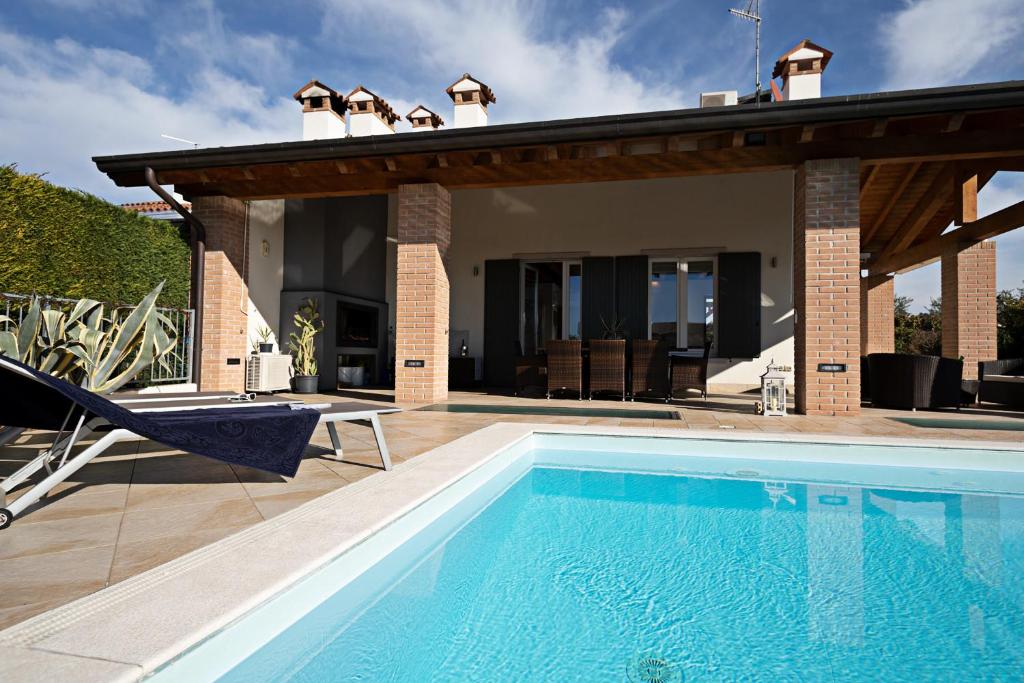 Photo de la galerie de l'établissement VILLA LOVE - Regarda Travel, à Lazise