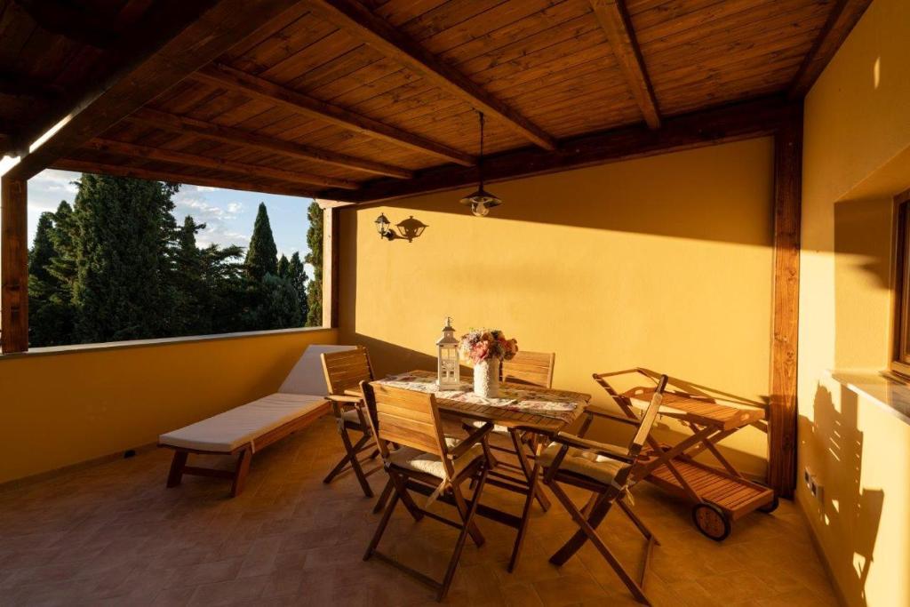 Posezení v ubytování Lajatico Rentals - Terrazza sul Tramonto del Silenzio