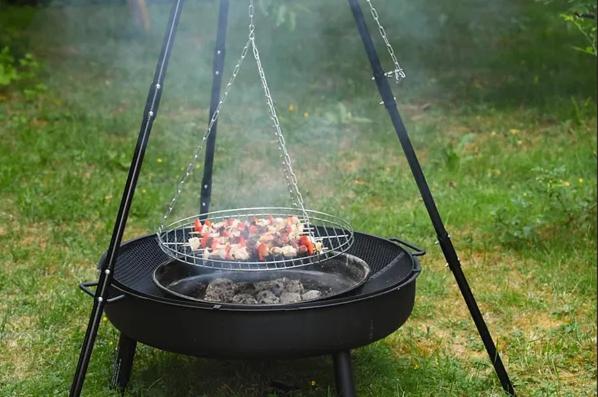 Gril dostupný pro hosty v luxury tent