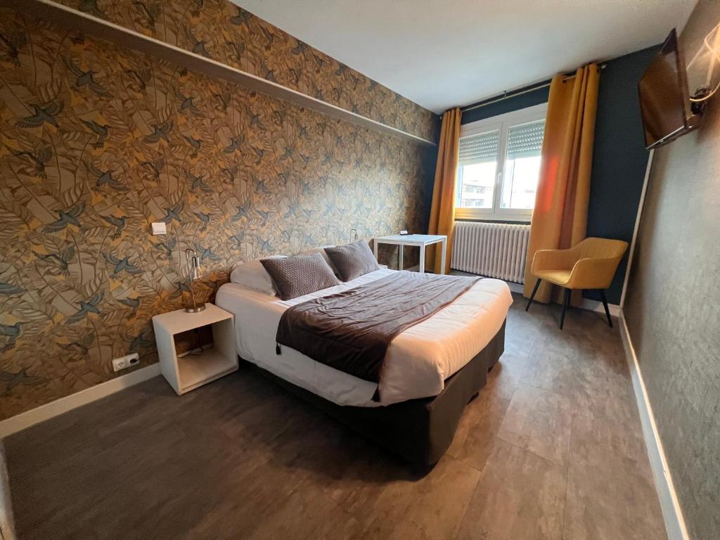 Postel nebo postele na pokoji v ubytování Hotel Alpes Cevennes