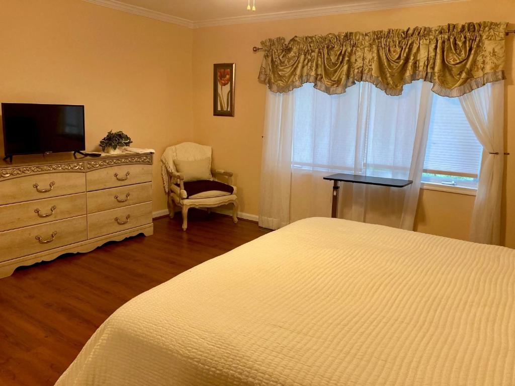 Purcellville Home - Quadruple Room
