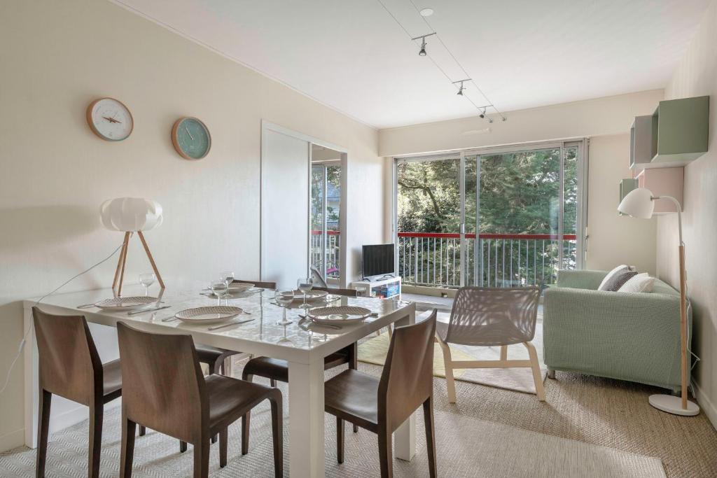 Posedenie v ubytovaní Charmant appartement à 200 m de la mer!