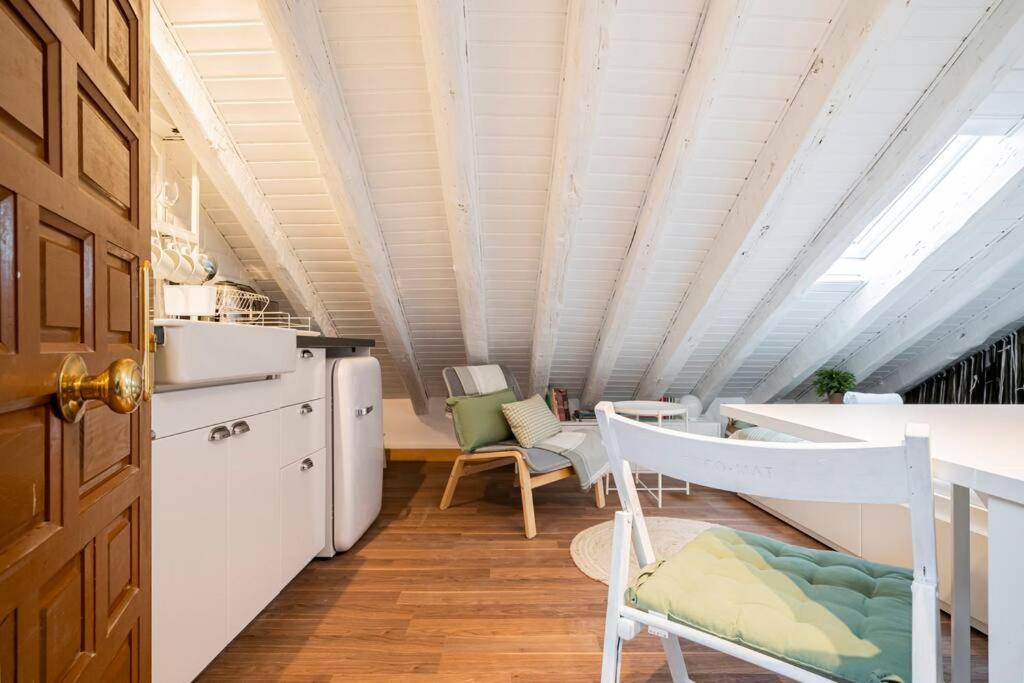 A kitchen or kitchenette at Zaragoza 9 Plaza Mayor