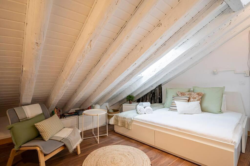 A bed or beds in a room at Zaragoza 9 Plaza Mayor