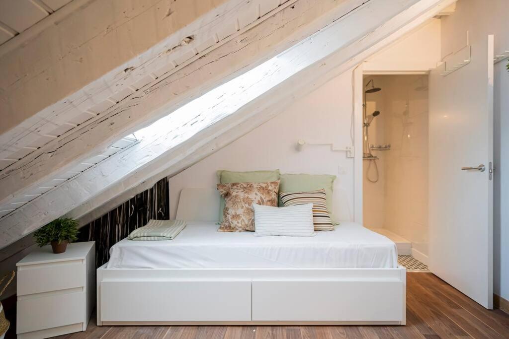 A bed or beds in a room at Zaragoza 9 Plaza Mayor
