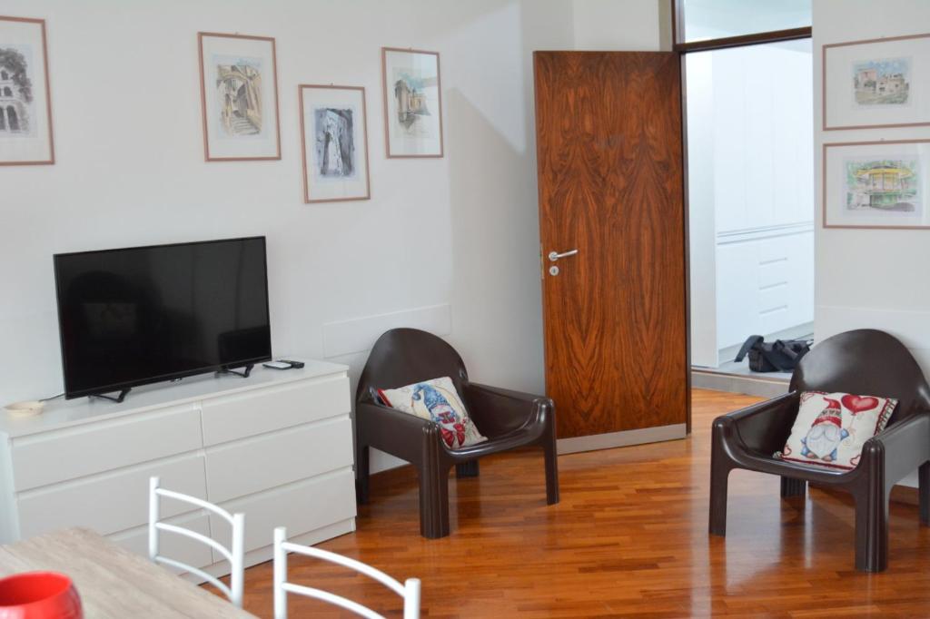 A television and/or entertainment centre at Casa D'Amato Salerno