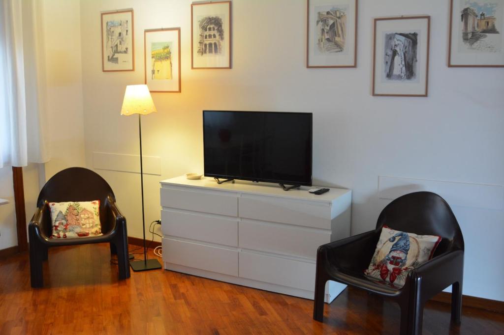 A television and/or entertainment centre at Casa D'Amato Salerno