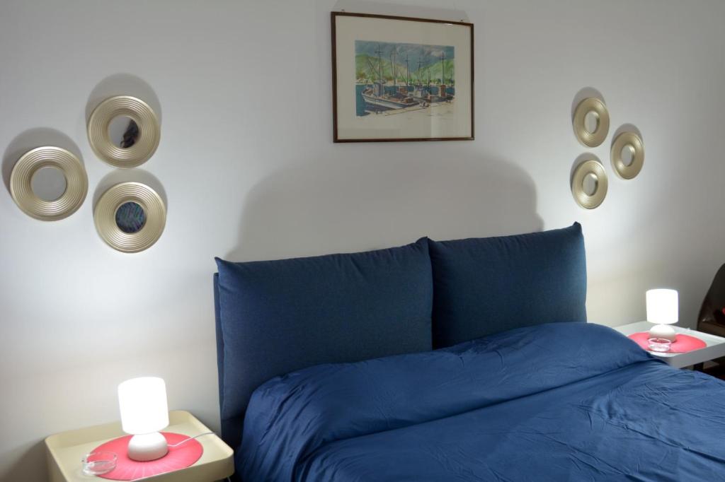 A bed or beds in a room at Casa D'Amato Salerno
