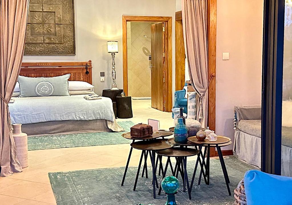 Postel nebo postele na pokoji v ubytování Château de feuilles & SPA - Praslin island