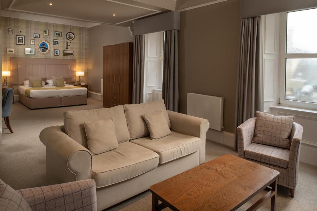 Posezení v ubytování Fairfield House Hotel