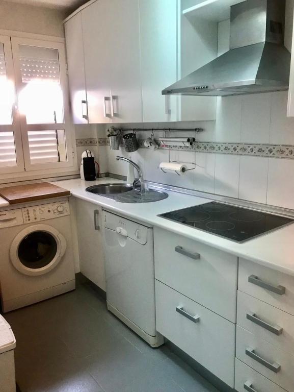 A kitchen or kitchenette at Apartamento DUPLEX CRUZ DEL MAR