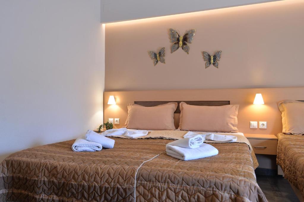 Postel nebo postele na pokoji v ubytování Aigli Rooms