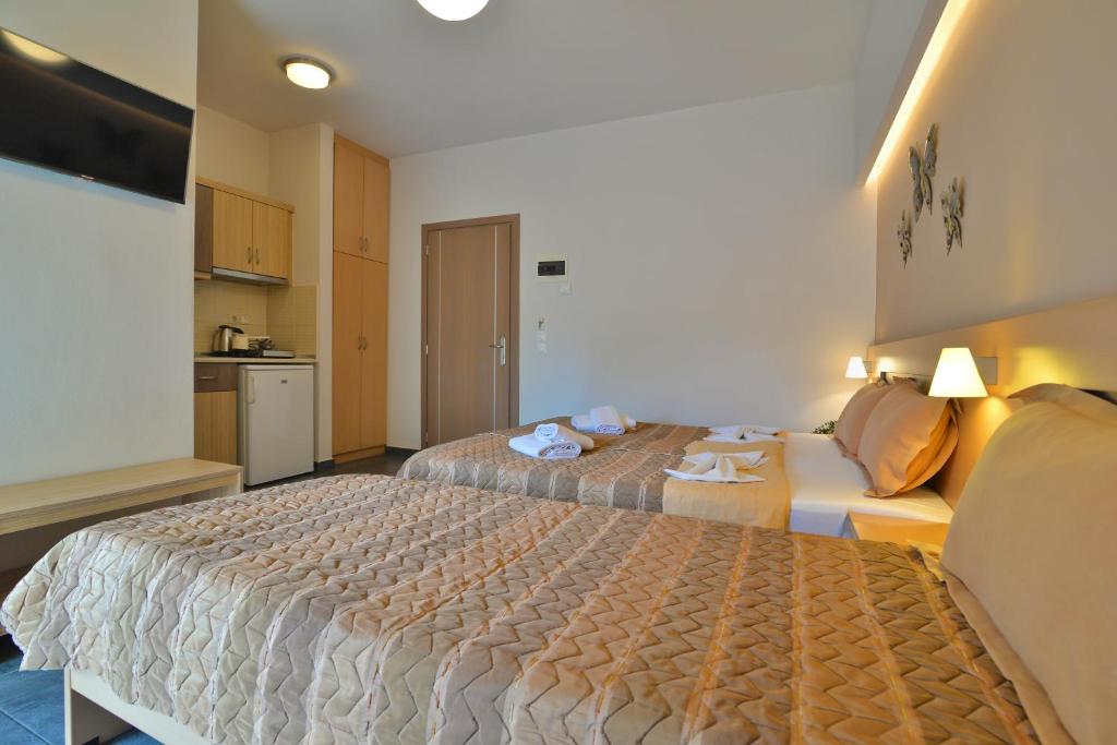 Postel nebo postele na pokoji v ubytování Aigli Rooms