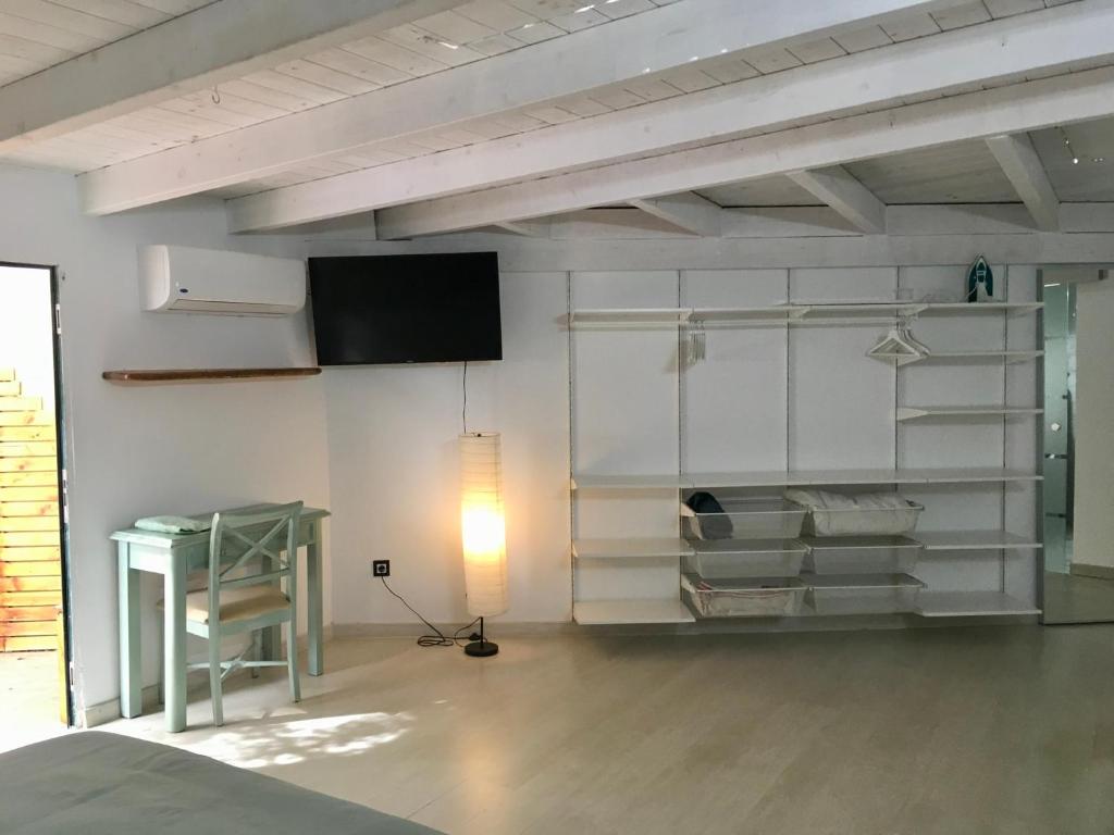 Posezení v ubytování spazioso e incantevole, funzionale, Wi-Fi, AC, patio, piscina condivisa