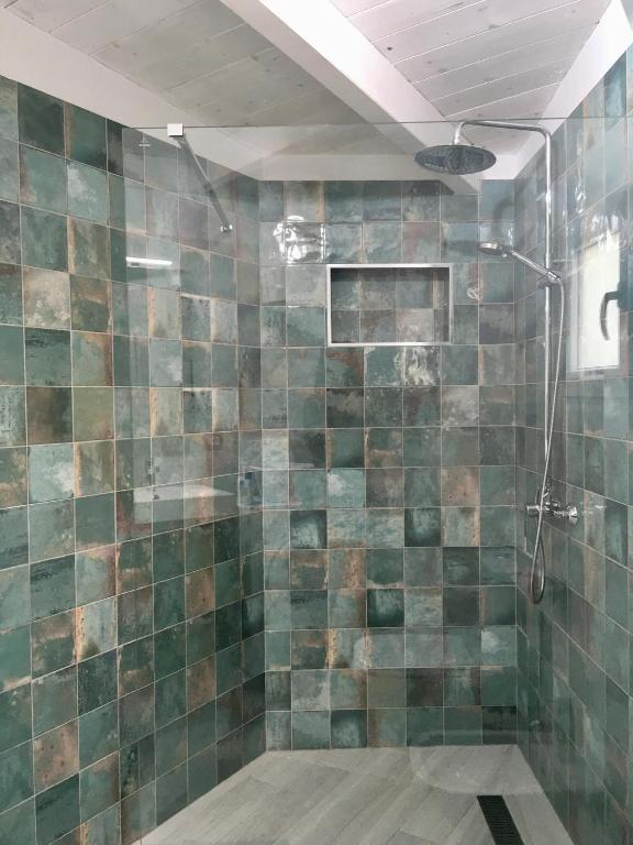 Koupelna v ubytování spazioso e incantevole, funzionale, Wi-Fi, AC, patio, piscina condivisa