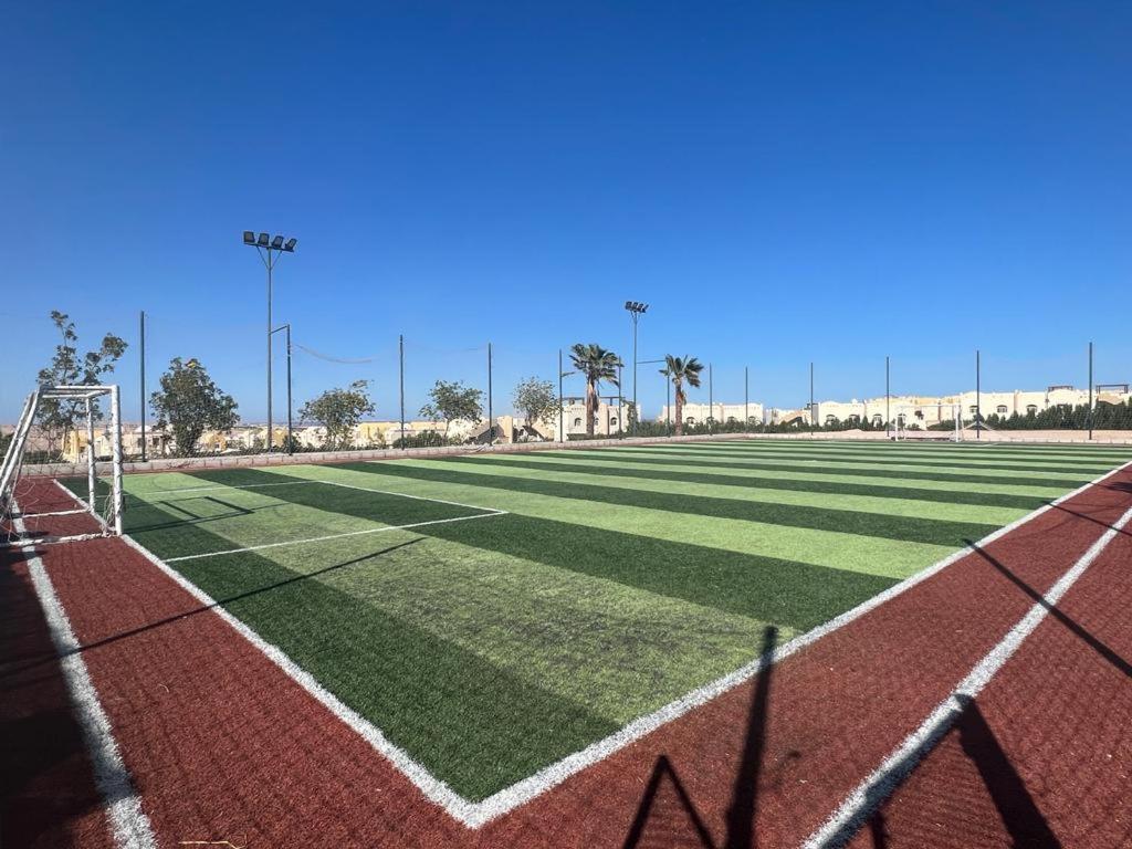 Tennis and/or squash facilities at Makadi heights luxury complex or nearby