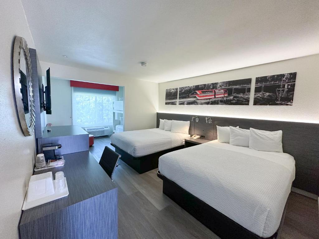 Ramada by Wyndham Anaheim Convention Center - 