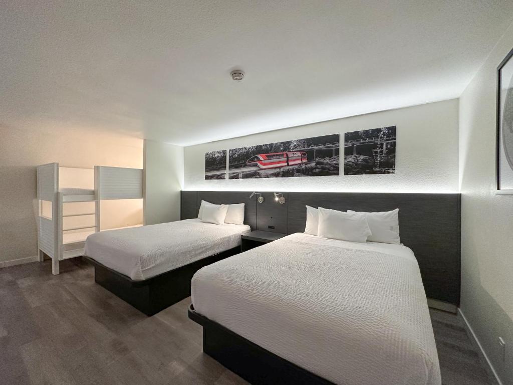 Ramada by Wyndham Anaheim Convention Center - 