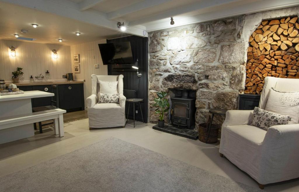 2 Kelly's Gardens, St Ives (updated prices 2024)