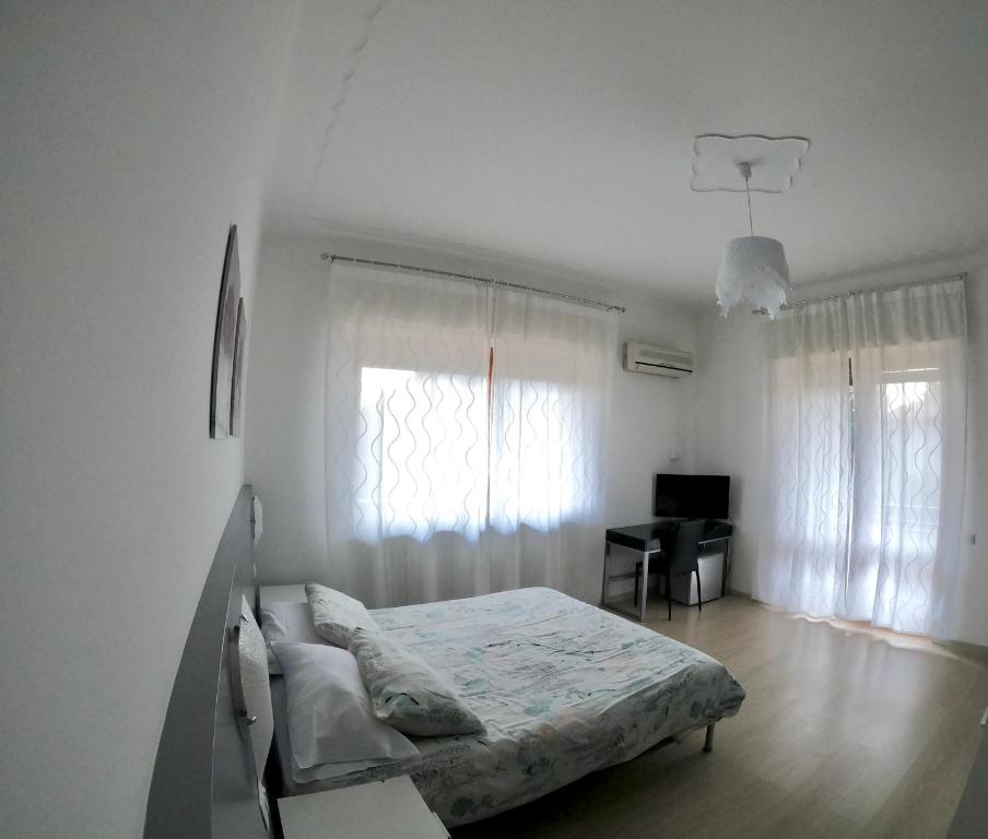 Postel nebo postele na pokoji v ubytování Bella Vita Guesthouse -parcheggio privato interno