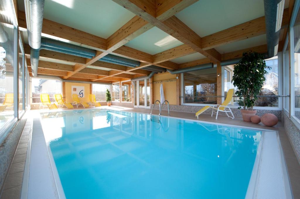 Bazén v ubytování Hotel Godewind nebo v jeho okolí