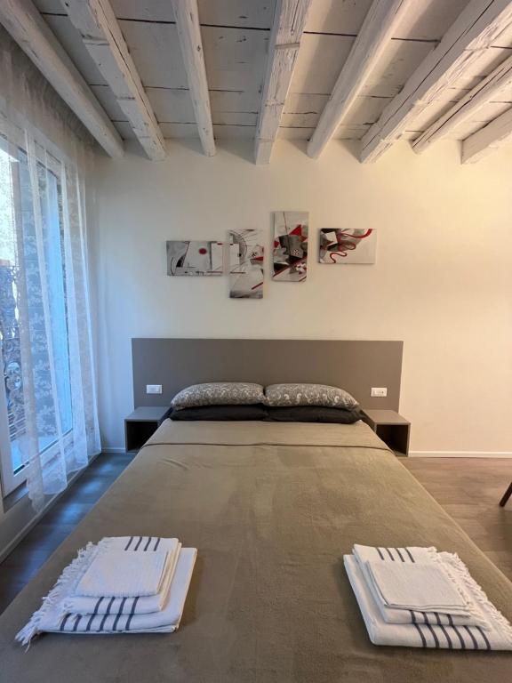 A bed or beds in a room at Alla Crosera del Santo