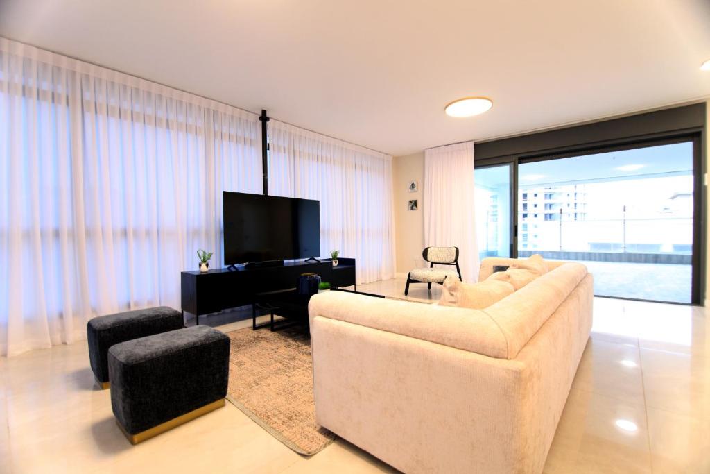 Apartment Mini penthouse near the beach, Netanya, Israel