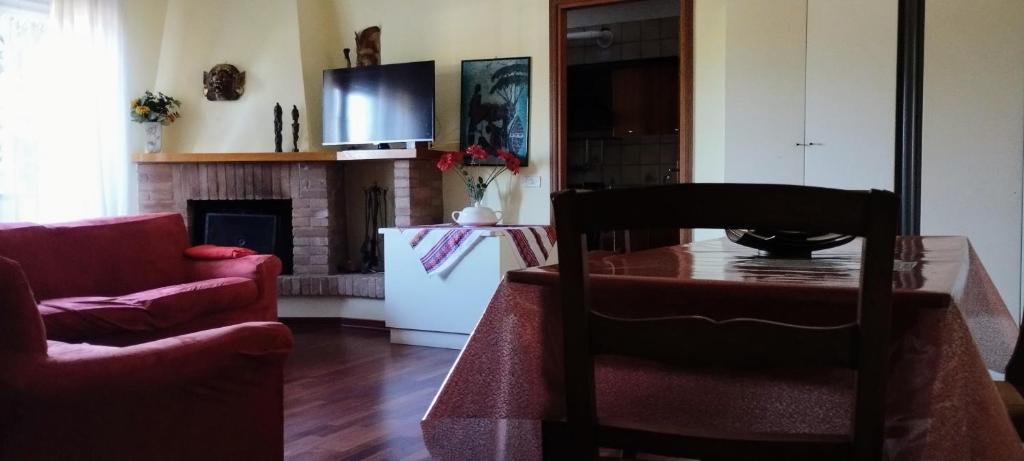 Telewizja i/lub zestaw kina domowego w obiekcie Civico 51Appartamento a Sassuolo